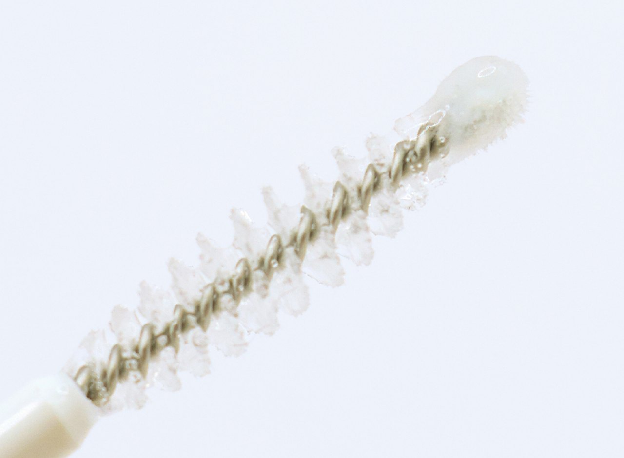 らせん状のブラシと、先端の小さなボール（実物）